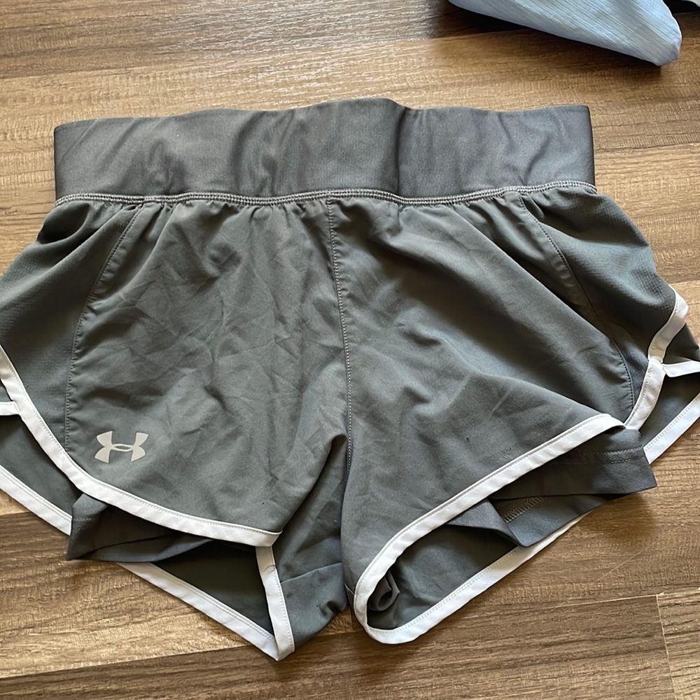 Gray under armor shorts
